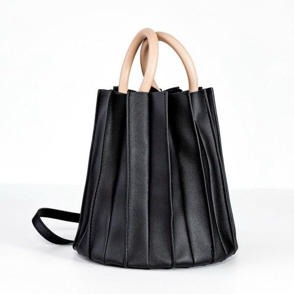 Black Pleated Leather Handbag with Wooden-looking Style Handle - Picture 4 of 5